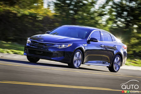 Kia Unveils New Optima Hybrid at Chicago Auto Show